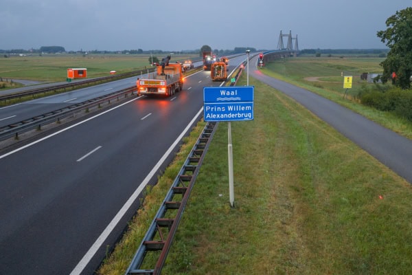 Prins Willem-Alexanderbrug PWA BUKO Infrasupport (1) Geen enkele foto en of video geproduceerd door Richard Vivo mag zonder schriftelijk toestemming worden gebruikt in welke vorm dan ook. Al het beeld materiaal van Richard Vivo van Vivo Fotografie & Drone Inspecties is auteursrechtelijk beschermd. Voor gebruik van beeldmateriaal zoals foto's, video's en thermische beelden kan u contact opnemen via info@vivofotografie.nl Dit is van toepassing voor beeldmateriaal dat op internet, websites, socialmedia kanalen, fora en/of beeldmateriaal van klanten van Vivo Fotogragfie & Drone Inspecties. Bij gebruik zonder toestemming zal er direct een factuur volgen voor het gebruik van het beeldmateriaal en directe verwijdering geeist.