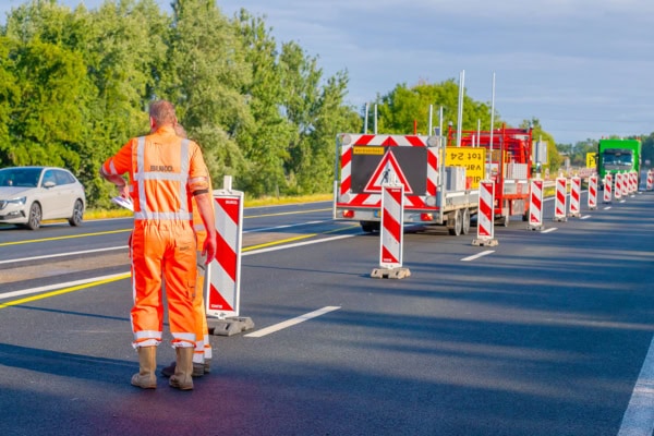 Prins Willem-Alexanderbrug PWA BUKO Infrasupport (11) Geen enkele foto en of video geproduceerd door Richard Vivo mag zonder schriftelijk toestemming worden gebruikt in welke vorm dan ook. Al het beeld materiaal van Richard Vivo van Vivo Fotografie & Drone Inspecties is auteursrechtelijk beschermd. Voor gebruik van beeldmateriaal zoals foto's, video's en thermische beelden kan u contact opnemen via info@vivofotografie.nl Dit is van toepassing voor beeldmateriaal dat op internet, websites, socialmedia kanalen, fora en/of beeldmateriaal van klanten van Vivo Fotogragfie & Drone Inspecties. Bij gebruik zonder toestemming zal er direct een factuur volgen voor het gebruik van het beeldmateriaal en directe verwijdering geeist.