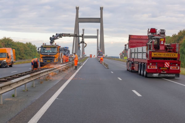 VIV05346 Geen enkele foto en of video geproduceerd door Richard Vivo mag zonder schriftelijk toestemming worden gebruikt in welke vorm dan ook. Al het beeld materiaal van Richard Vivo van Vivo Fotografie & Drone Inspecties is auteursrechtelijk beschermd. Voor gebruik van beeldmateriaal zoals foto's, video's en thermische beelden kan u contact opnemen via info@vivofotografie.nl Dit is van toepassing voor beeldmateriaal dat op internet, websites, socialmedia kanalen, fora en/of beeldmateriaal van klanten van Vivo Fotogragfie & Drone Inspecties. Bij gebruik zonder toestemming zal er direct een factuur volgen voor het gebruik van het beeldmateriaal en directe verwijdering geeist.